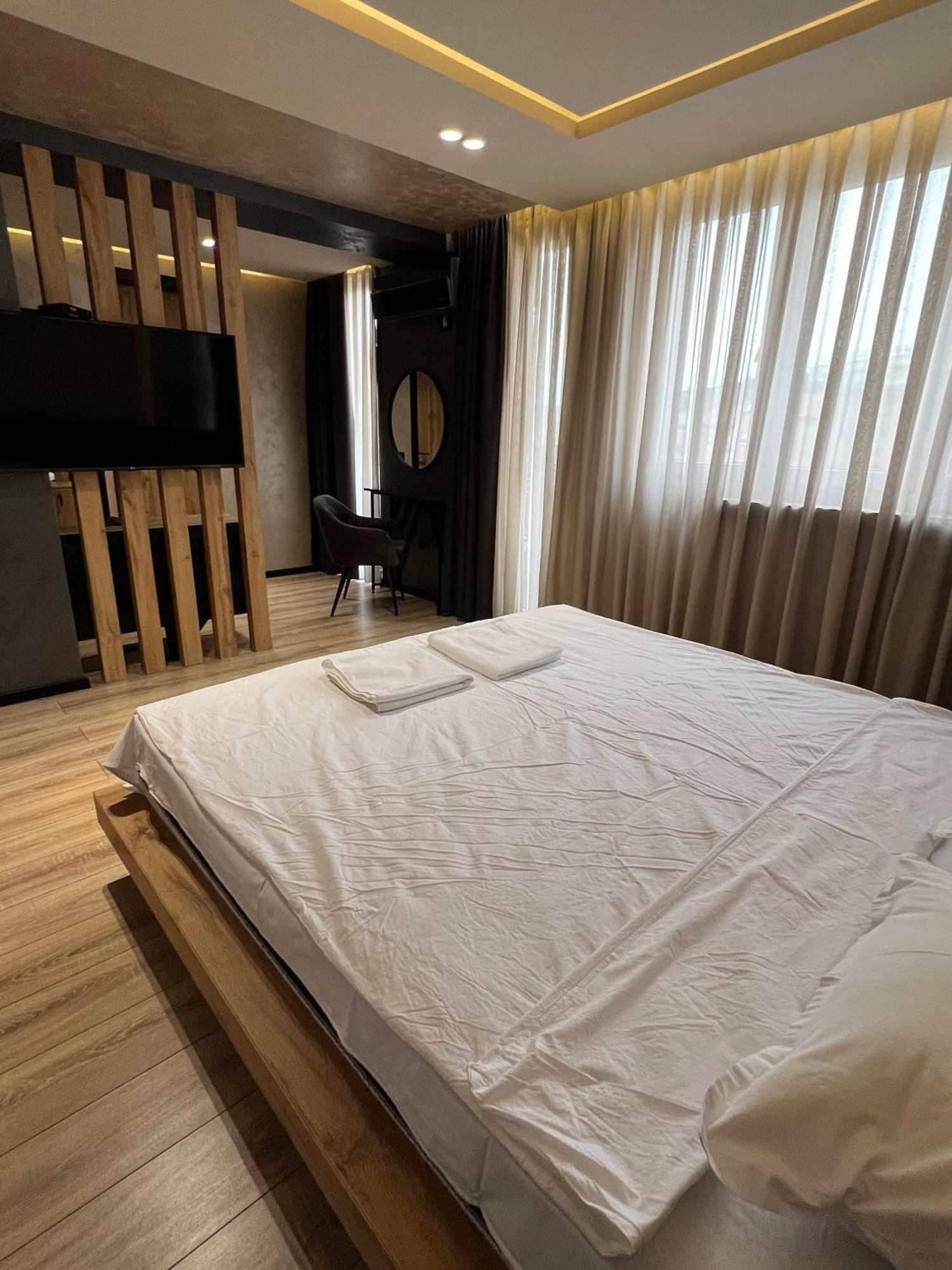 Zet Apartments - Bedroom & Bathroom Pristina Exterior photo