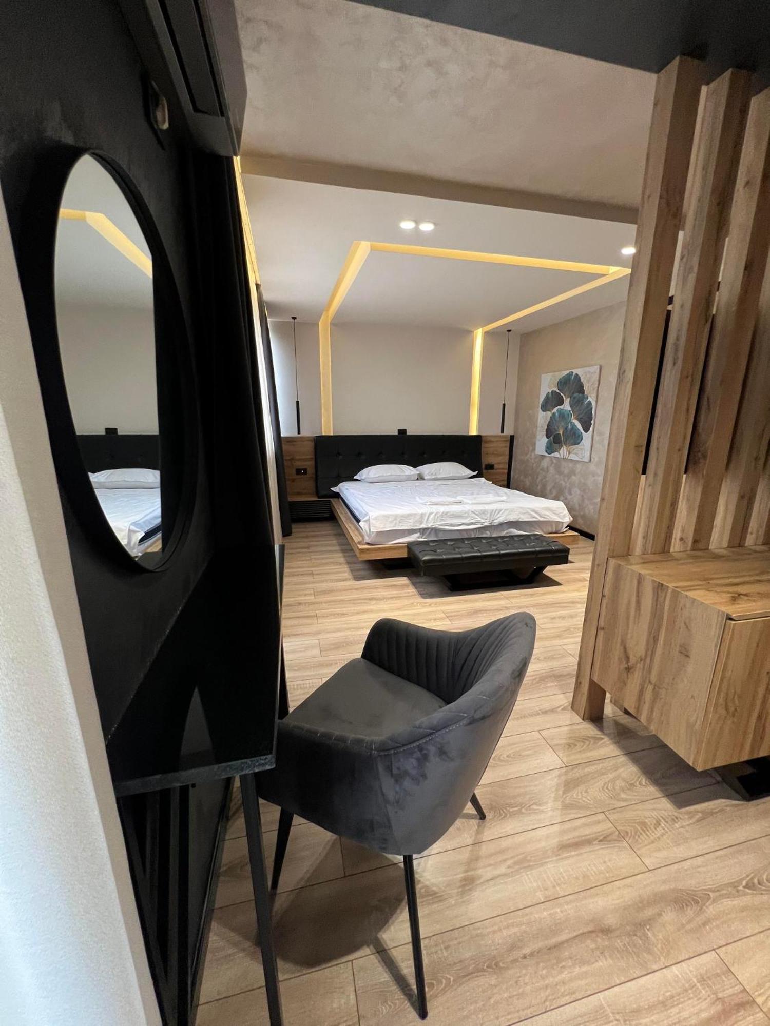Zet Apartments - Bedroom & Bathroom Pristina Exterior photo